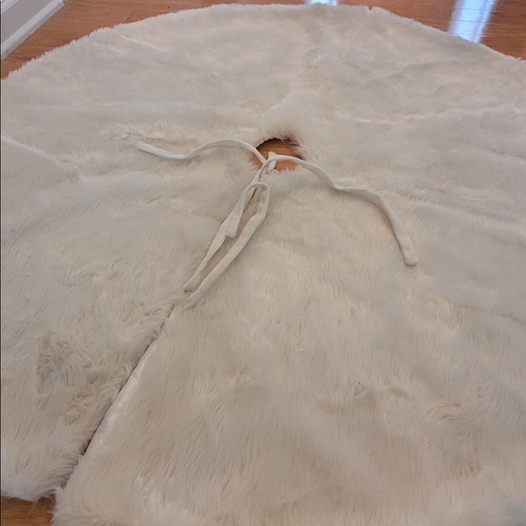 Faux Fur Ivory/Cream Tree Skirt - Picture 5 of 5